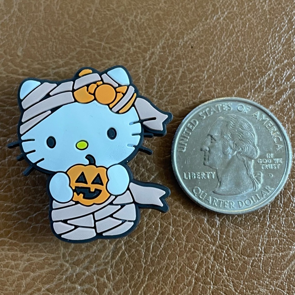 Hello Kitty Mummy Halloween Croc Charm - Picture 4 of 4
